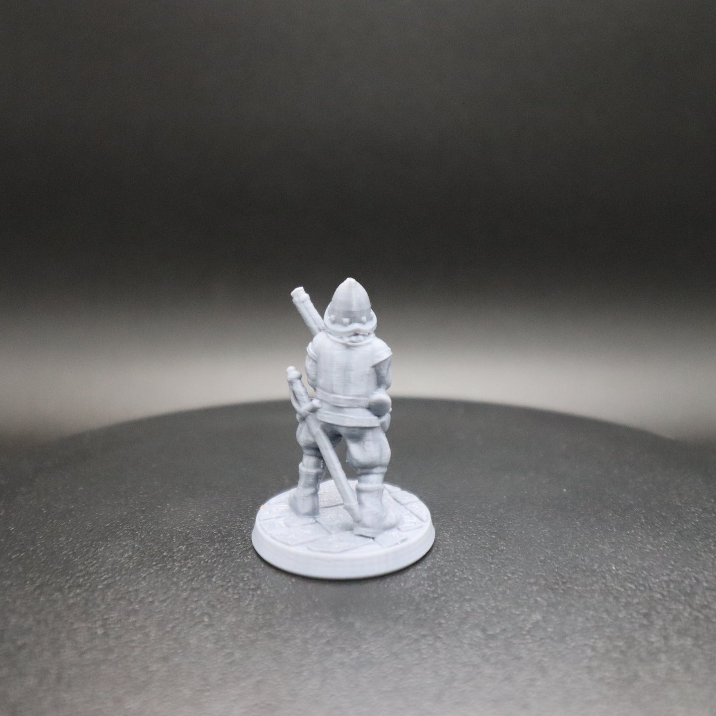 Musketman Sheathed Sword with Helmet