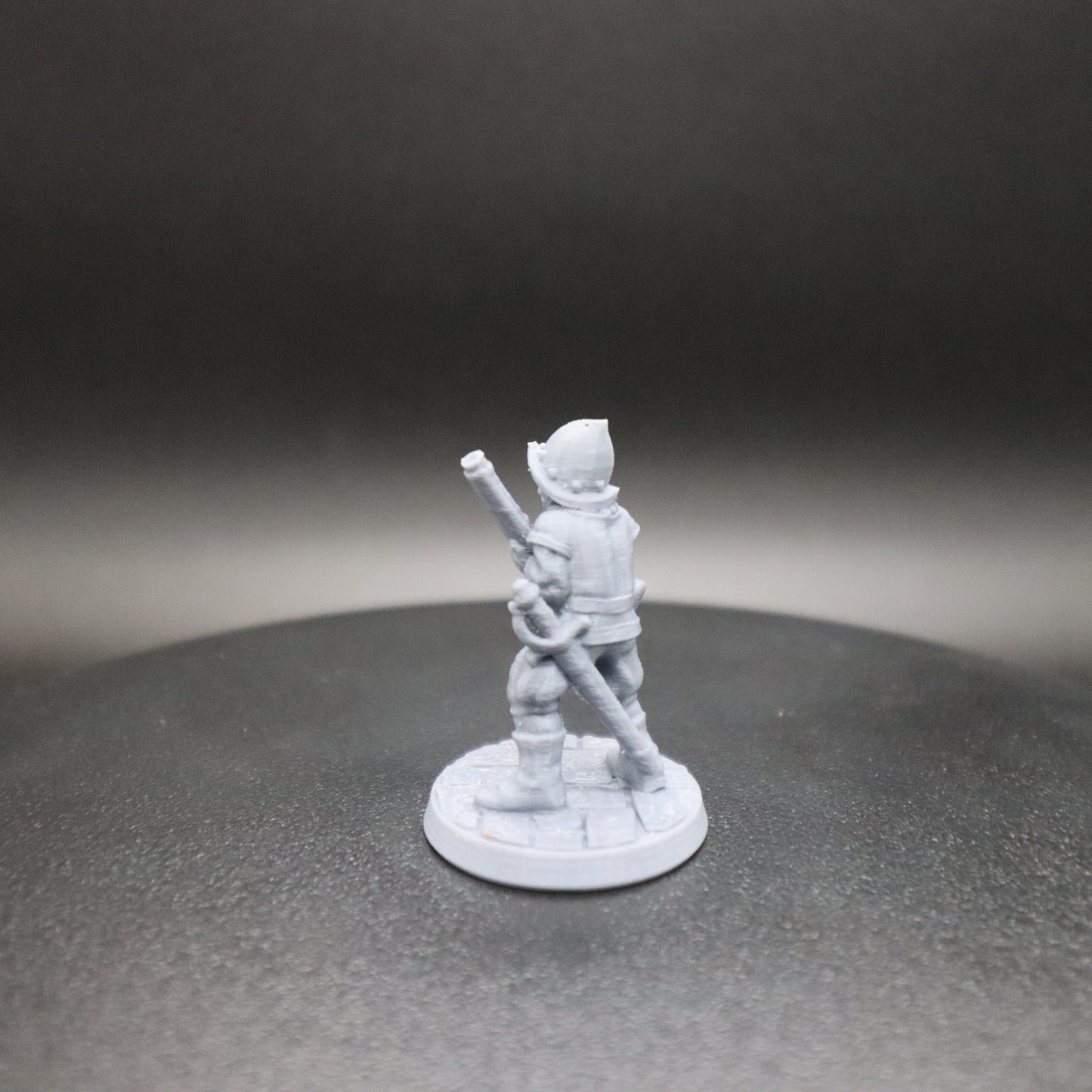 Musketman Sheathed Sword with Helmet