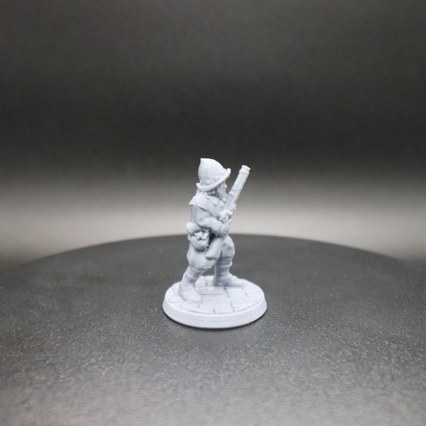 Musketman Sheathed Sword with Helmet
